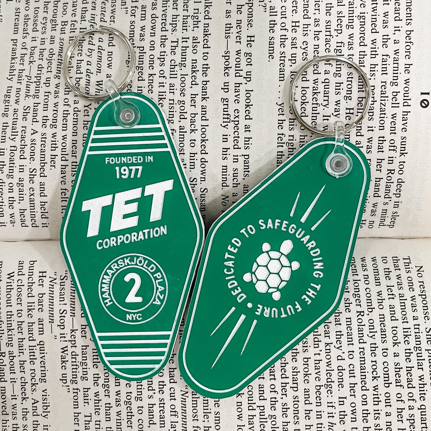 TET Corporation - The Dark Tower series | Retro Motel Keychain